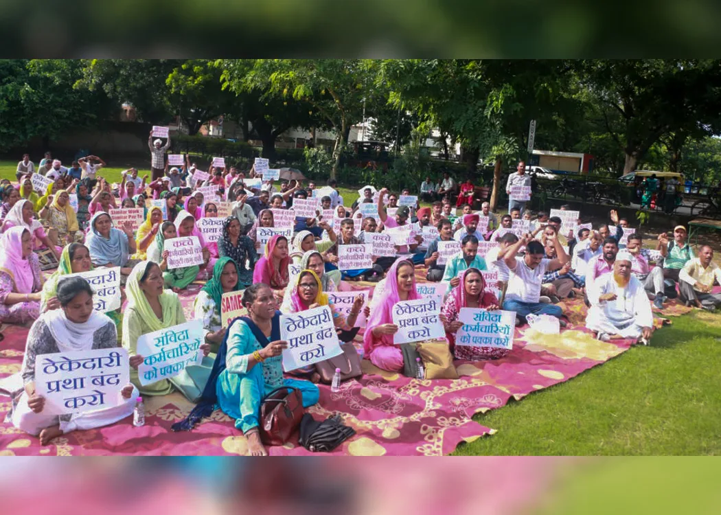 Class-IV Education Department Workers Protest in Chandigarh Over Equal Pay and Permanent Jobs