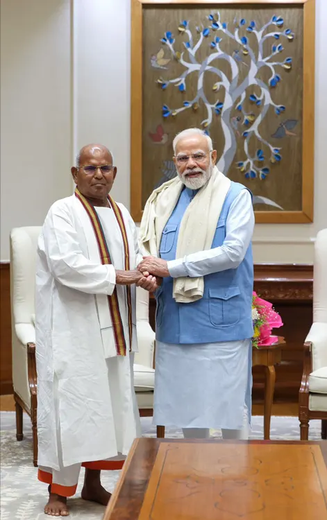 Sadguru Swatantra Dev Ji Maharaj meeting PM Modi