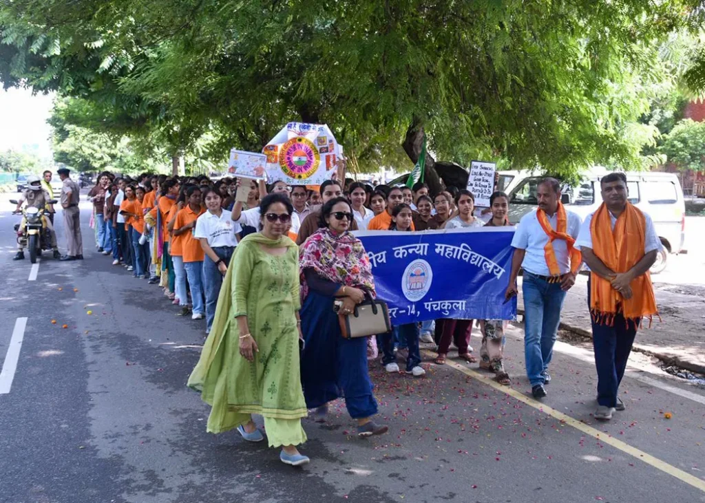 Panchkula: To promote self-reliance and national unity, the Purushottam Das Roongta Charitable Trust, Government College for Women, Sector 14, and Muktinath Ved Vidyashram (Sanskrit Gurukul) jointly organized a grand ‘Swadeshi Awareness Campaign’ in Panchkula. The event featured a motivational walkathon that saw enthusiastic participation from students and local citizens.The march was flagged off by Amitabh Roongta, a renowned social worker and founder of the Trust, along with Anupama Roongta, Babu Mahendra (Dharm Jagran State Head), Suresh Goyal, Surender Singla, Benu Rao, Rajeev, Acharya Swami Prasad Mishra, Dr. Pooja Chauhan, Prof. Ritu Yadav, Dr. Alka Sharma, and Shivani Kaushik.Throughout the journey, the atmosphere echoed with chants of “Bharat Mata Ki Jai” as participants highlighted the importance of adopting Swadeshi products. Students spread awareness about national duty and the significance of self-reliance. Teachers, students, and community members took active part in the initiative.Addressing the gathering, Amitabh Roongta said that adopting Swadeshi is essential to realizing the dream of Atmanirbhar Bharat. He recalled Prime Minister Narendra Modi’s appeal to citizens to prefer Indian-made products and reduce dependence on imports. “This campaign aims to remind people of their responsibility toward the nation,” Roongta said. “Through this march, students conveyed the message of self-reliance and encouraged everyone to support Indian goods.”The 4-kilometer walk began at the Government College for Women, Sector 14, and returned to the same venue. More than 400 people joined the campaign, which also aimed to ignite patriotic feelings and inspire youth to contribute to the nation’s progress.Roongta emphasized that the initiative is a meaningful step to strengthen Indian culture, Swadeshi ideology, and national service among the youth.The Purushottam Das Roongta Charitable Trust, which organized the event, is devoted to social service, education, cow protection, food aid, and welfare of the underprivileged. The Trust regularly conducts weekly food distribution programs, free medical camps, scholarship drives, and women empowerment projects. It continues to inspire communities through its commitment to self-reliance, cultural values, and social awareness.